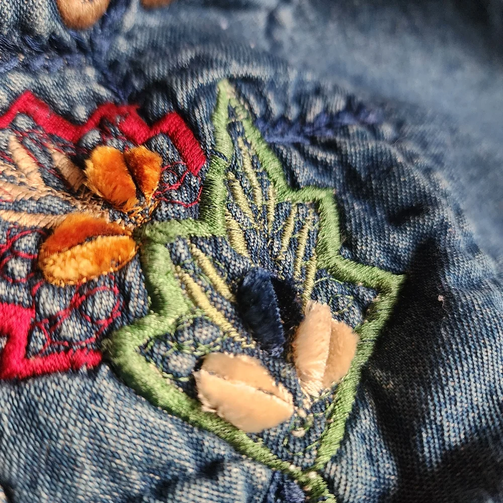Vintage Keren Hart embroidered and quilted denim button front jacket woman sz XL